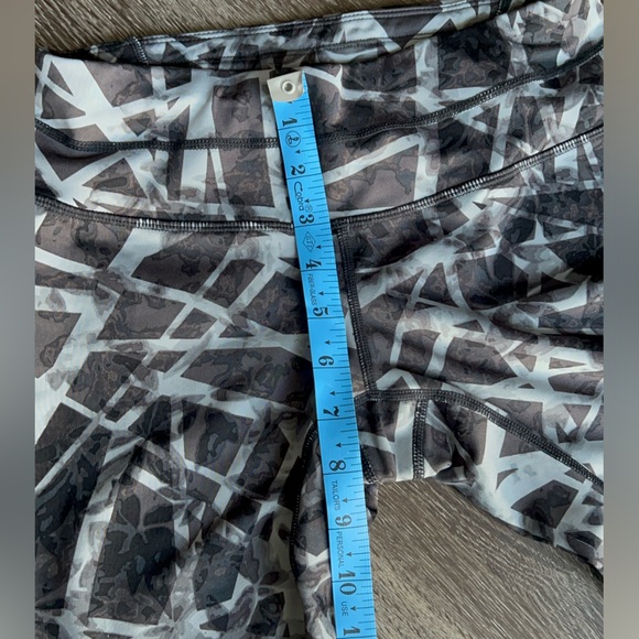 Athleta, Women’s, Geo Sonar, Printed, Capri, Leggings. - Picture 10 of 12